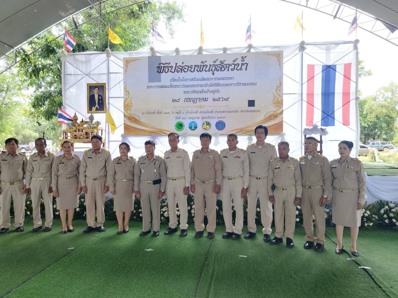โครงการ21 ก.ค.69. นางรณิดา เหลืองฐิติสกุล ผู้ว่าราชการจังหวัดสกลนคร เดินทางมาเป็นประธานพิธีปล่อยพันธุ์สัตว์น้ำเฉลิมพระเกียรติเนื่องโอกาสวันเฉลิมพระชนมพรรษาพระบาทสมเด็จพระปรเมนทรรามาธิบดีศรีสินทรมหาวชิราลงกรณ พระวชิรเกล้าเจ้าอยู่หัว  ณ บึงโคกสี บ้านโคกสี หมู่ 1 อำเภอสว่างแดนดินจังหวัดสกลนคร ซึ่งประมงจังหวัดสกลนคร สนับสนุนพันธุ์สัตว์น้ำ จำนวน 100,075 ตัว โดยมีนายอำเภอสว่างแดนดิน หัวหน้าส่วนราชการอำเภอสว่างแดนดิน คณะผู้บริหาร ประธานสภา สมาชิกสภาเทศบาลตำบลโคกสี ผู้บริหารสถานศึกษา ผู้นำท้องที่ ตลอดจน มวลชนชาวนตำบลโคกสี ร่วมให้การต้อนรับ